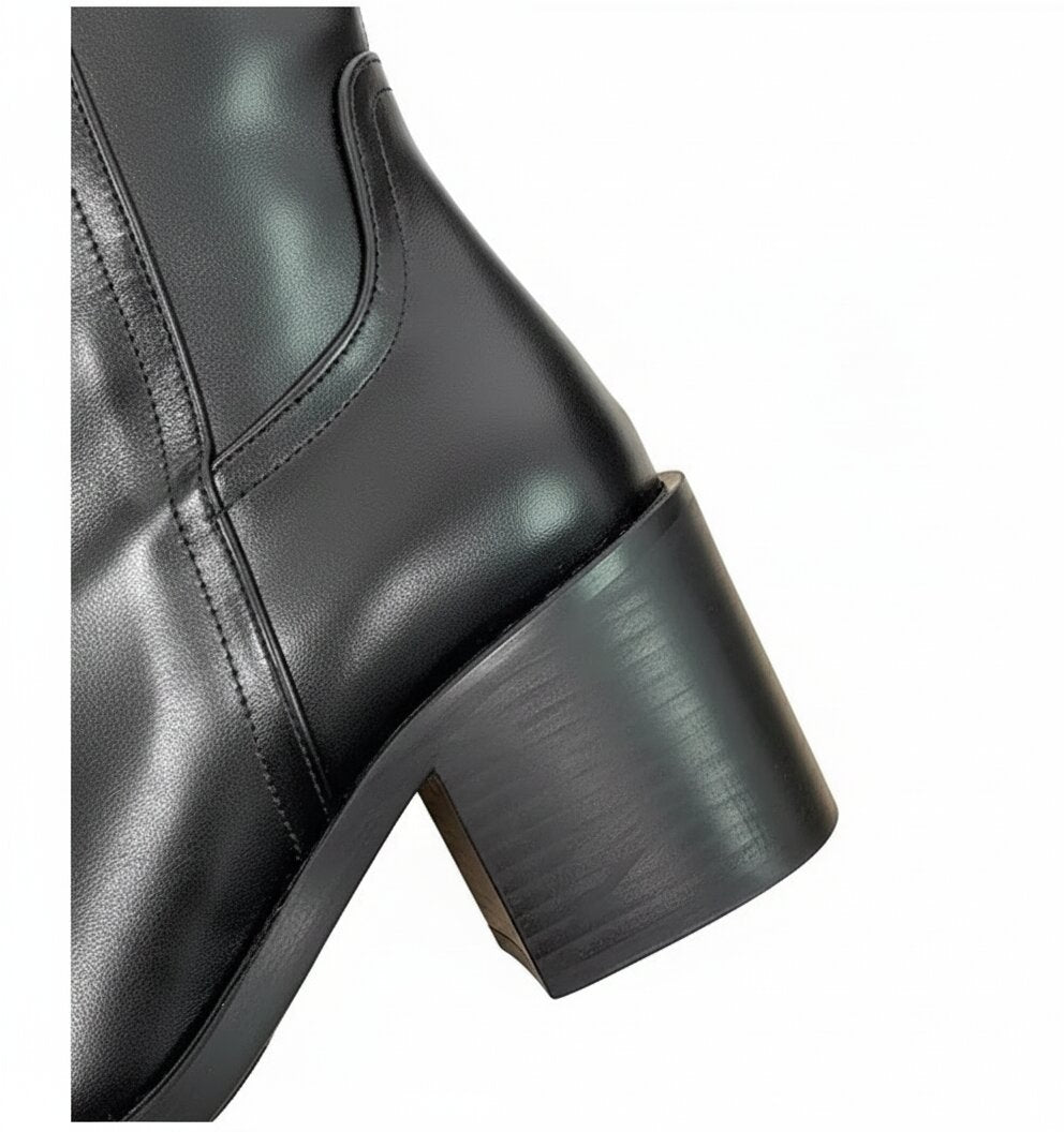 Kniehohe Stiefel mit Blockabsatz