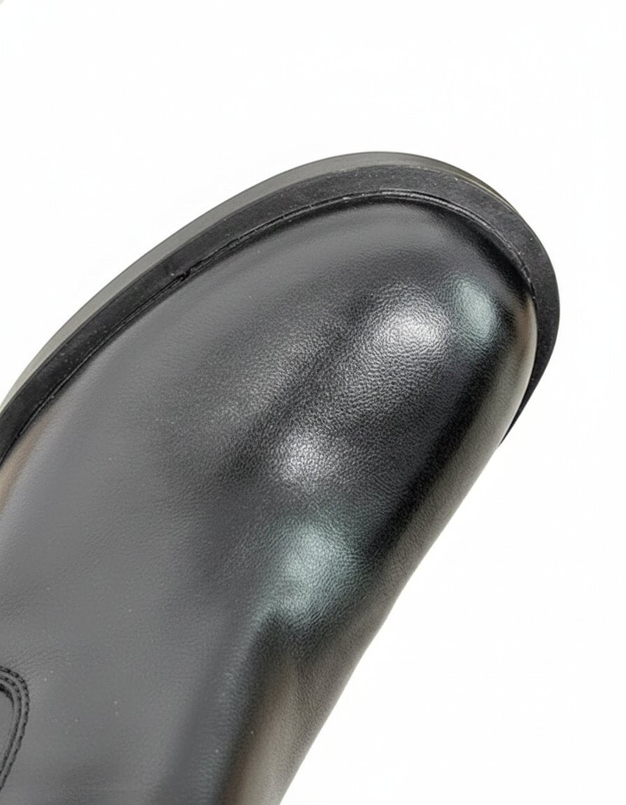 Kniehohe Stiefel mit Blockabsatz