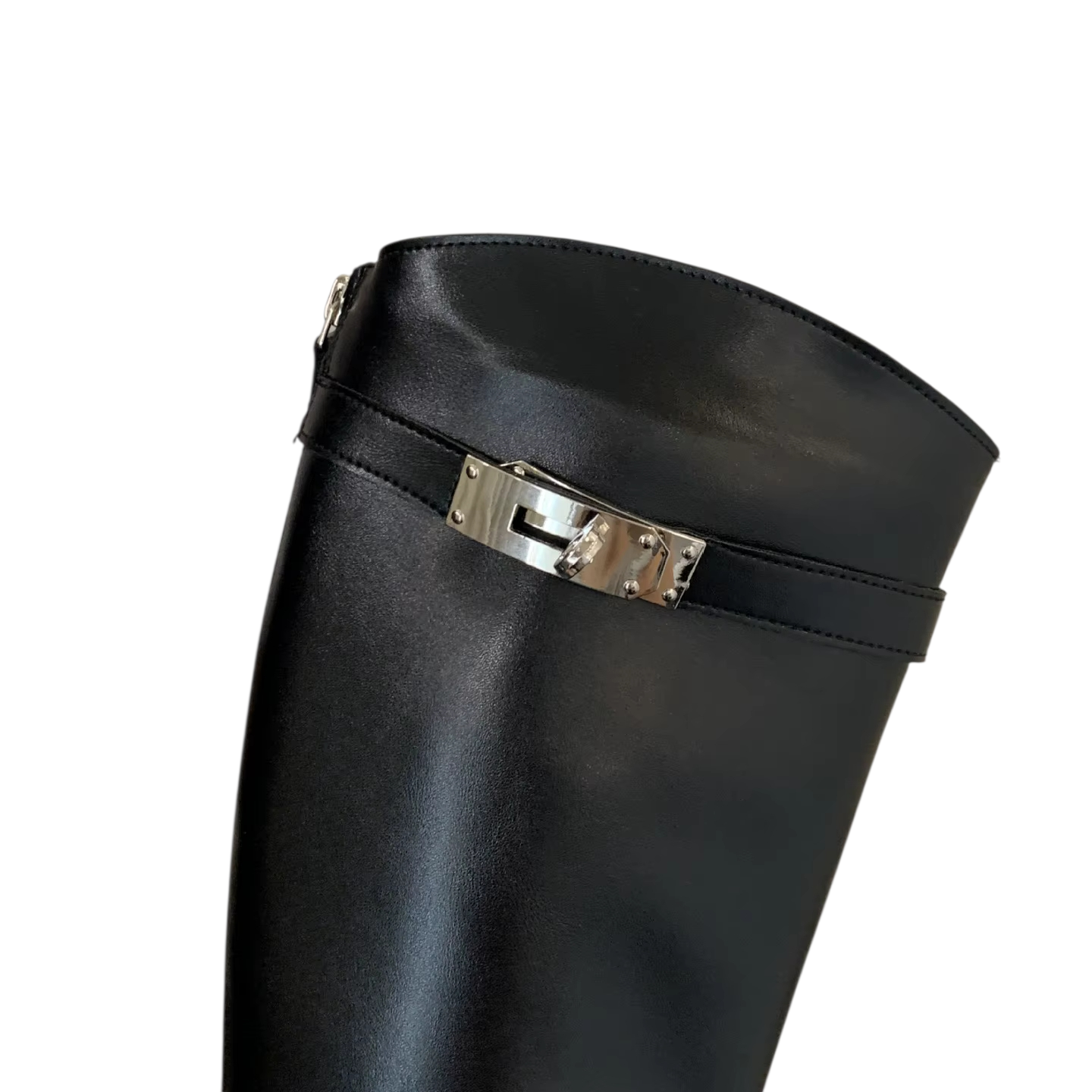 Stiefel mit Metallschnalle