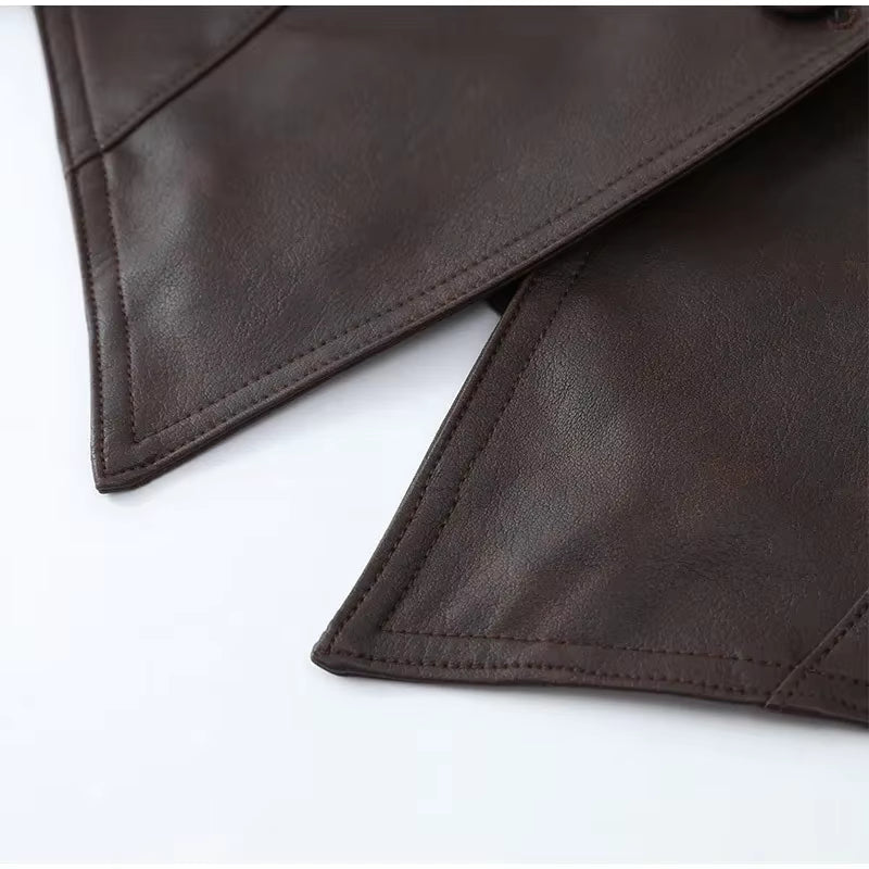 Taillierte Kunstlederjacke mit Bindegürtel