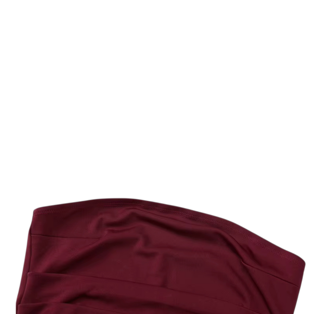 Kleid mit Schal und Handschuhen