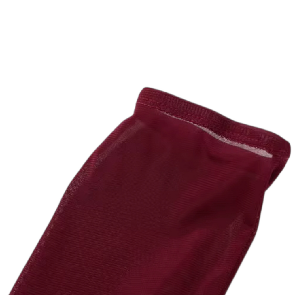 Kleid mit Schal und Handschuhen