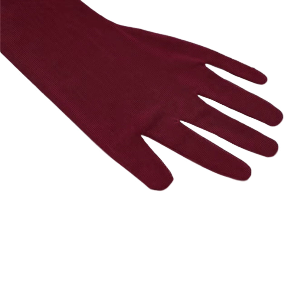 Kleid mit Schal und Handschuhen